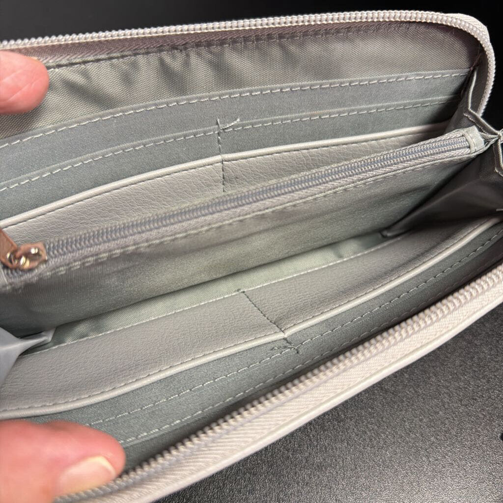 Max Studio Zip Wallet