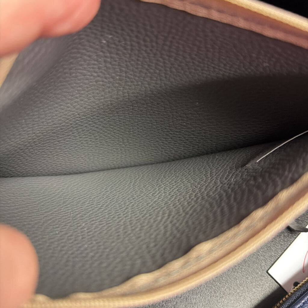 Unknown Pebbled Wristlet