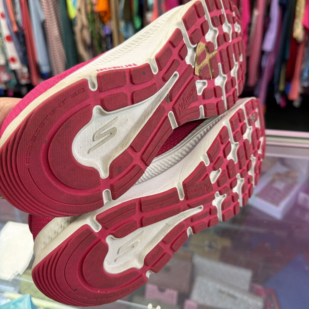 7.5 Sketchers Go Run Mesh Sneaker