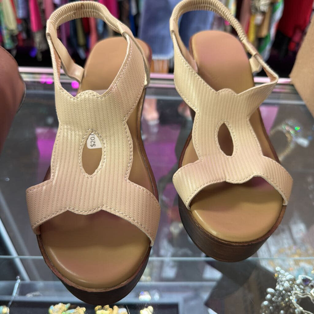 11/42 Unknown Ankle Strap Sandal
