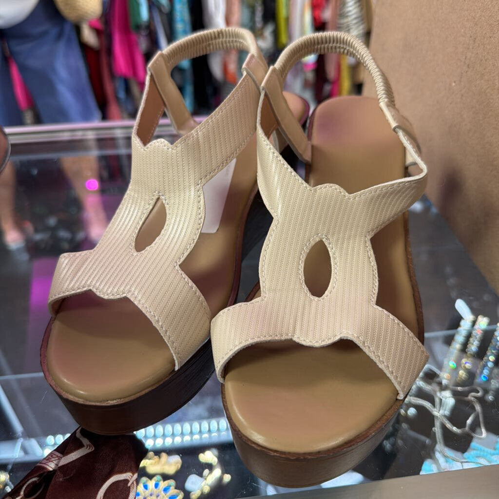 11/42 Unknown Ankle Strap Sandal