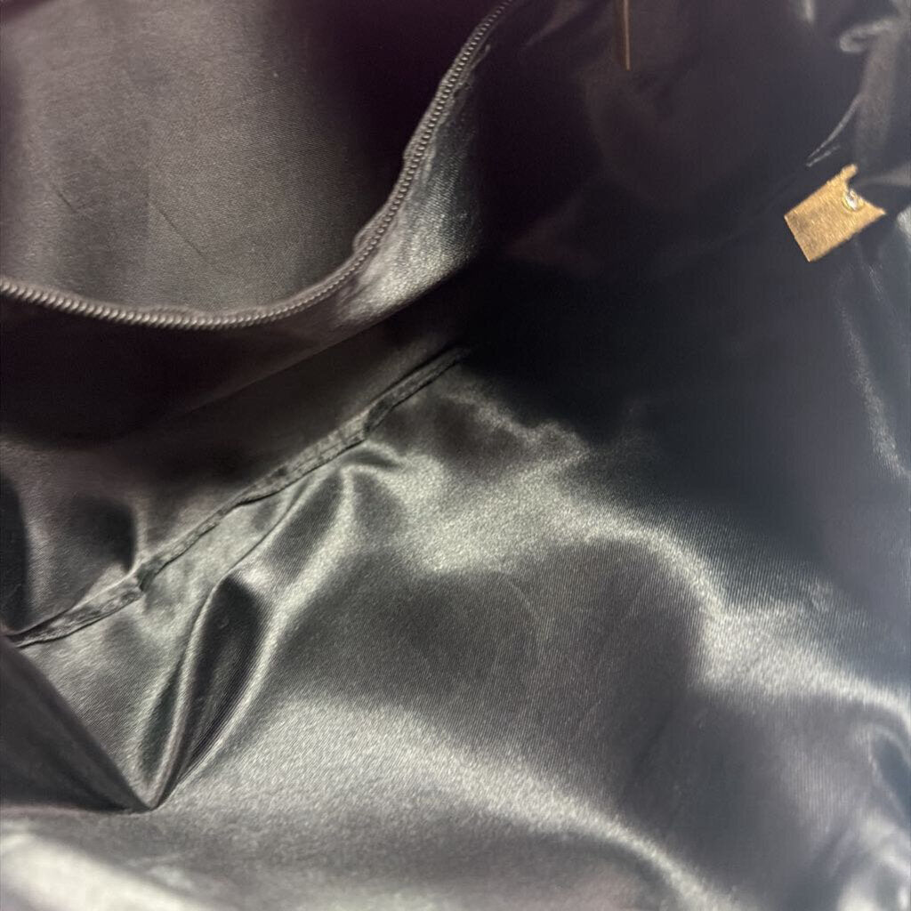 Unknown Pebbled Studded Crossbody On Chain Zip pull missing