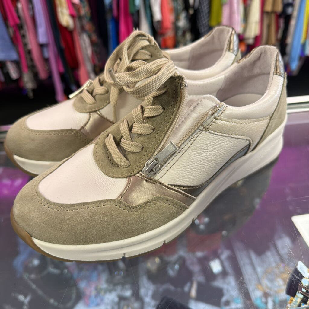 39/8.5 Hush Puppies Lace Zip Sneaker