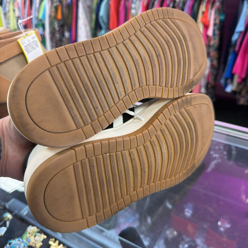 8.5 Madden Girl Lace Up Platform Sneaker