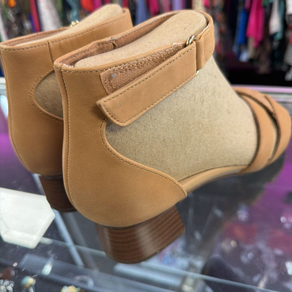 8.5 Clarks Ankle Strap Sandal Block Heel