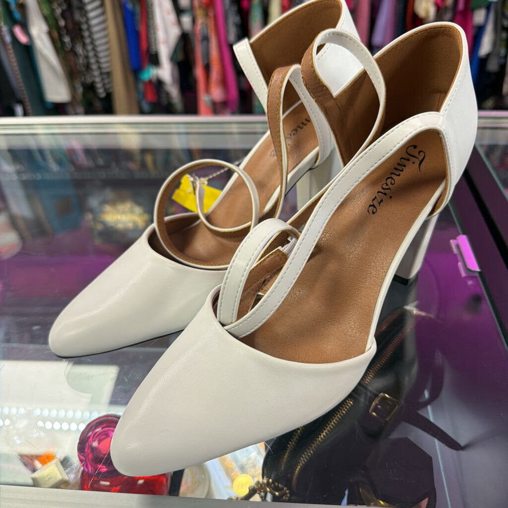 7.5 TimeSize Ankle Strap Pointed Block Heel