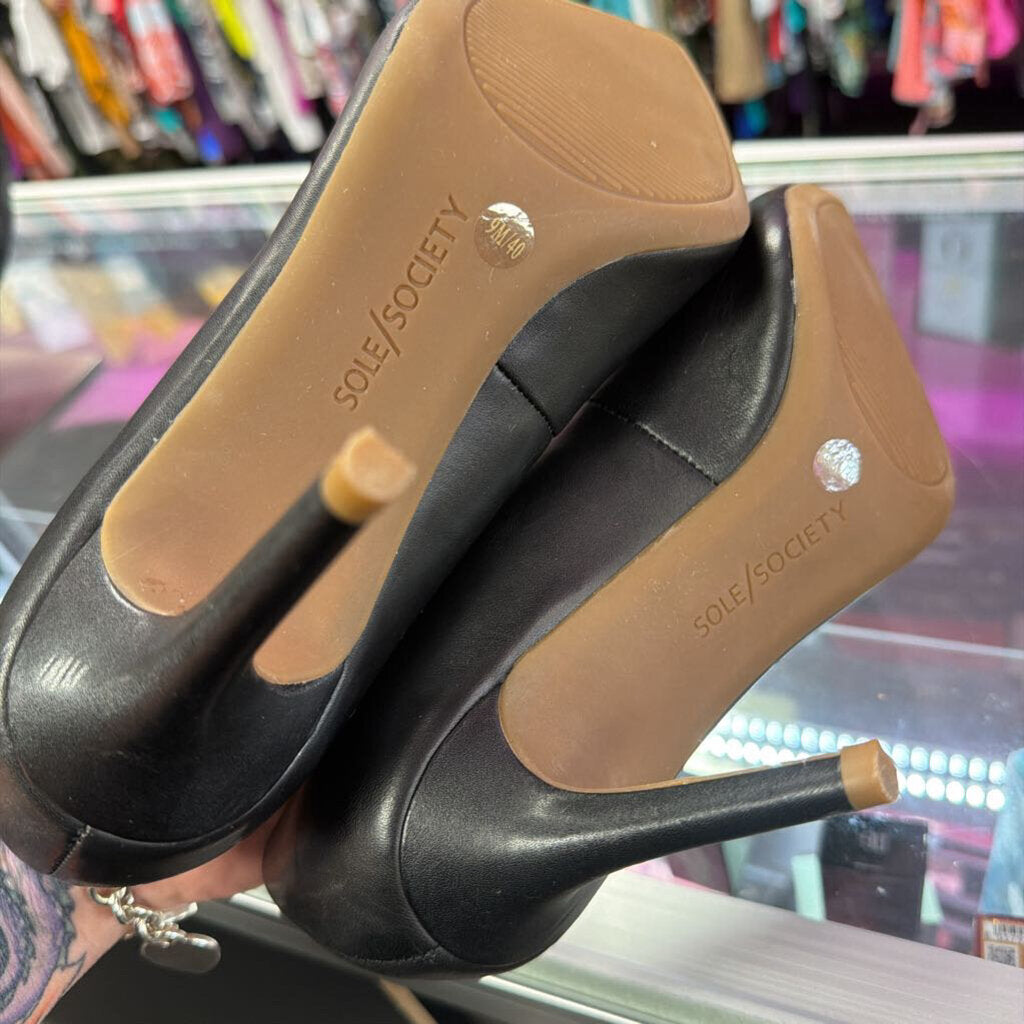 40/9 Sole Society Pointed Black Pump