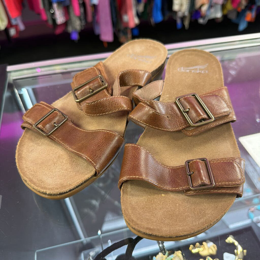6/37 Dansko Rosie Dbl Buckle Slide On