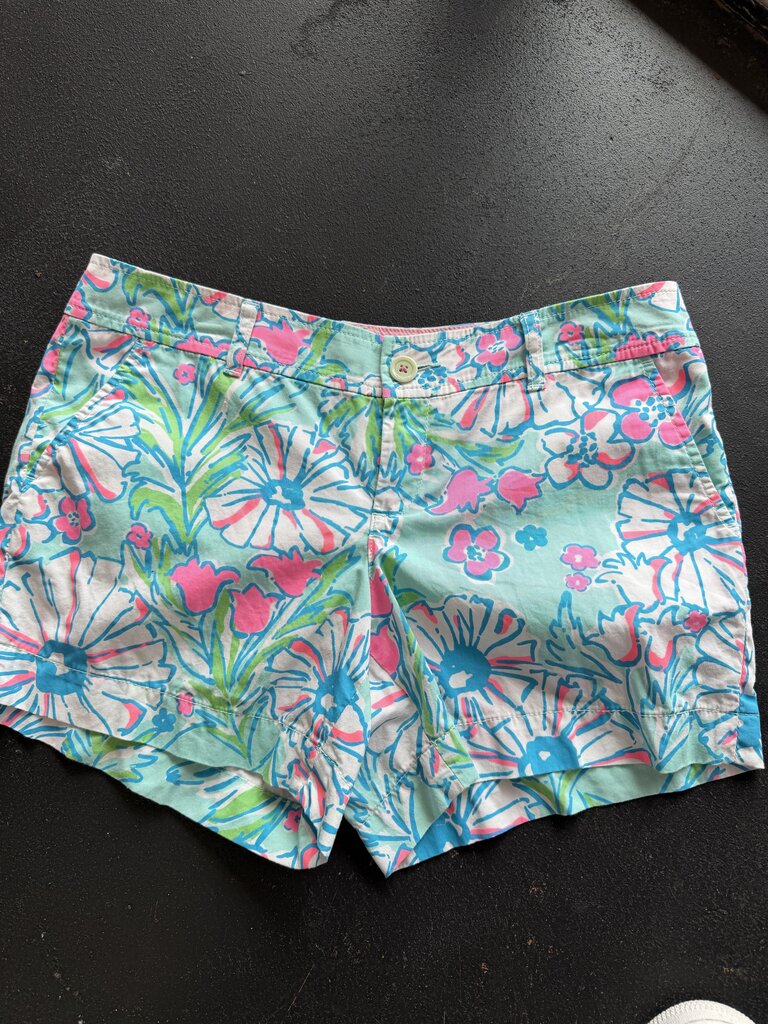 10 Lilly Pulitzer Vibrant Floral Callahan Short