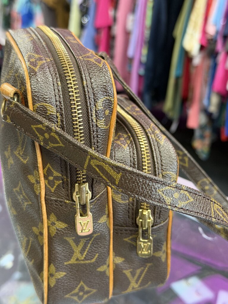 Louis Vuitton Amazone 3TH0940 made in France in September 1990
