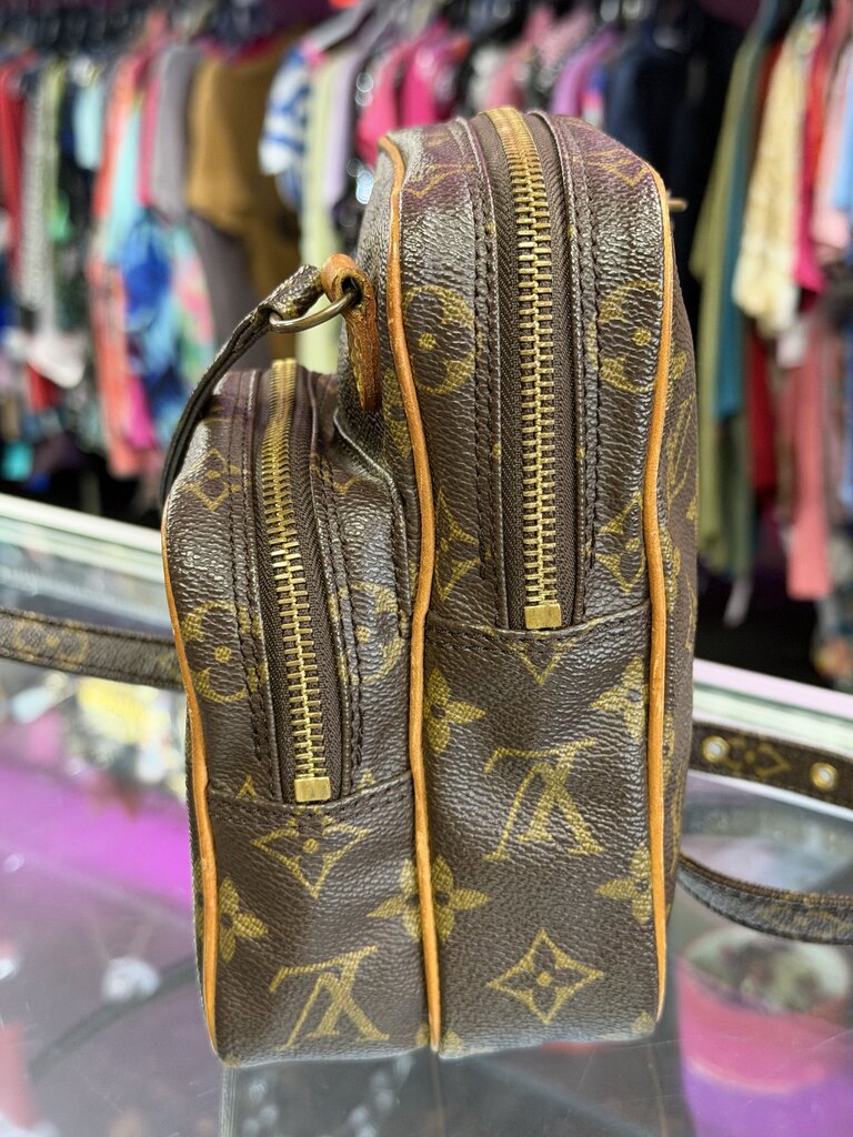 Louis Vuitton Amazone 3TH0940 made in France in September 1990