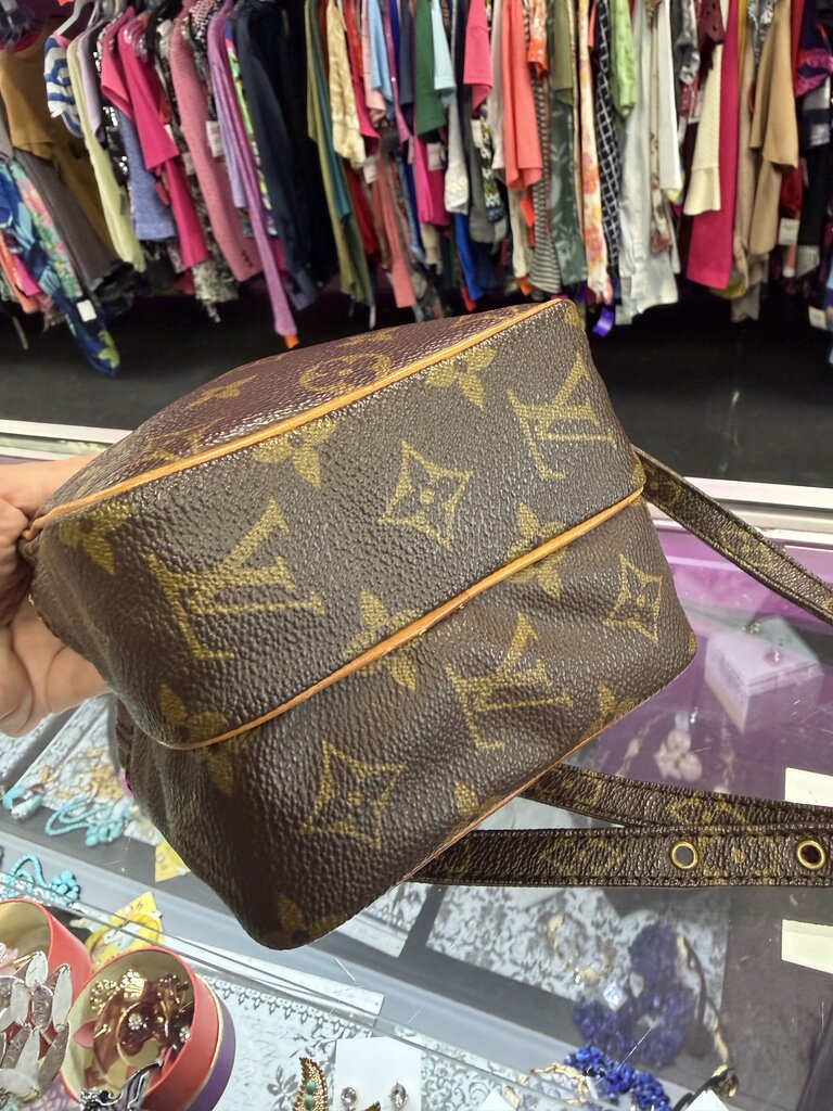 Louis Vuitton Amazone 3TH0940 made in France in September 1990