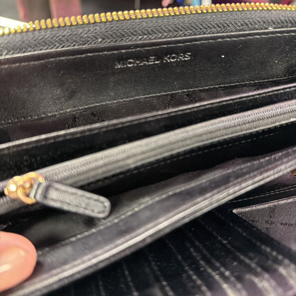 Michael Kors Jet Set Pebbled Leather Travel Continental Wallet