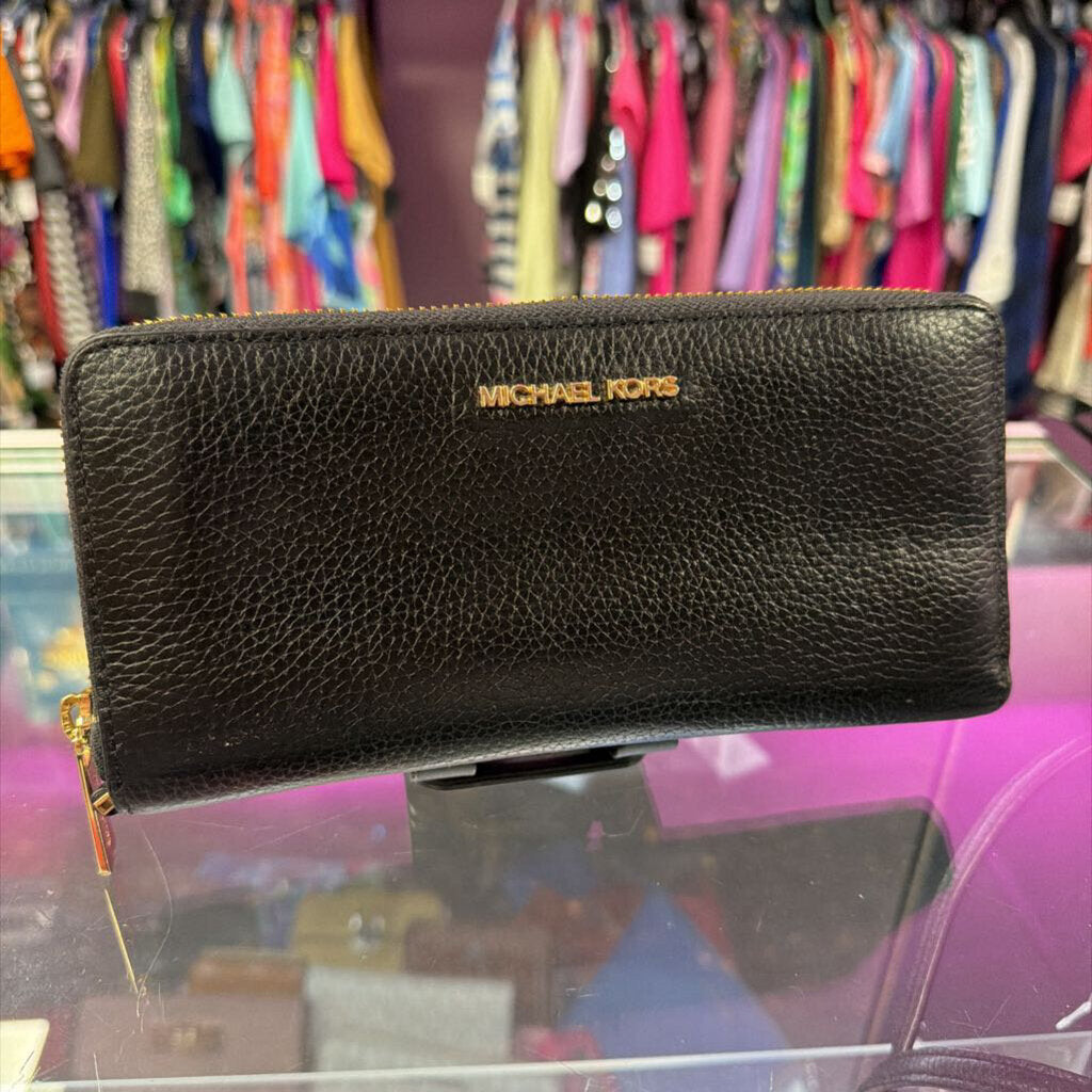 Michael Kors Jet Set Pebbled Leather Travel Continental Wallet