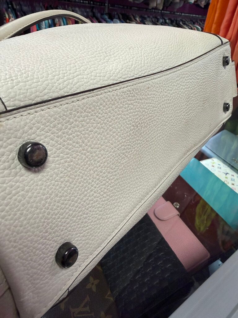 Coach Edie Shoulder Bag Metal Link Grommet Detail Along Side