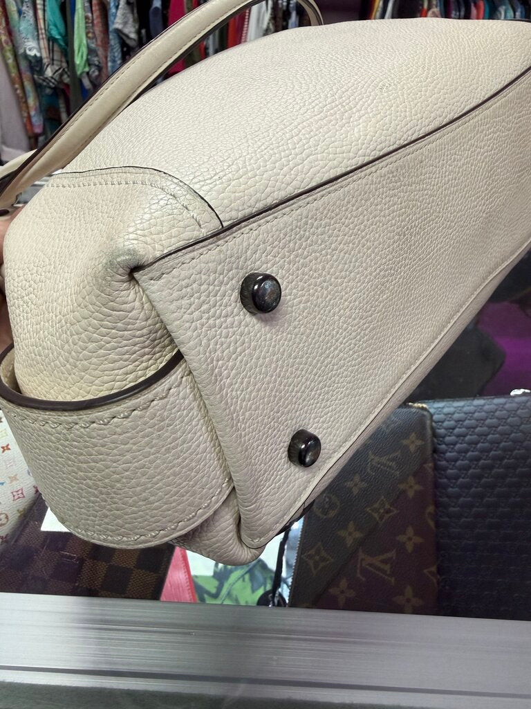 Coach Edie Shoulder Bag Metal Link Grommet Detail Along Side