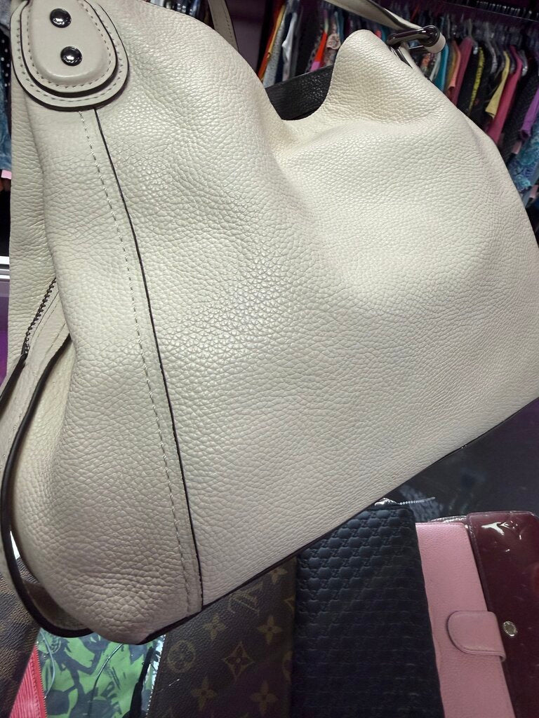 Coach Edie Shoulder Bag Metal Link Grommet Detail Along Side