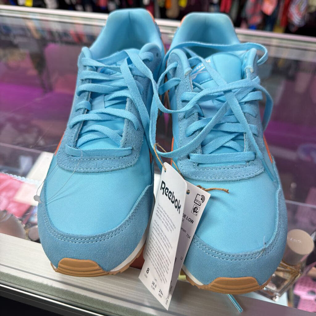 8 Reebok Glide Low Sneaker
