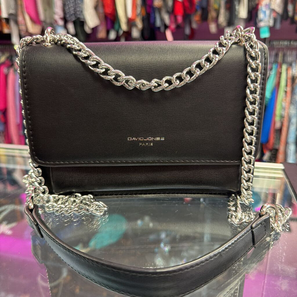 David Jones Chain Small Shoulder Bag is a lightweight, Paris-designed faux Saffiano leather purse featuring silver-toned hardware