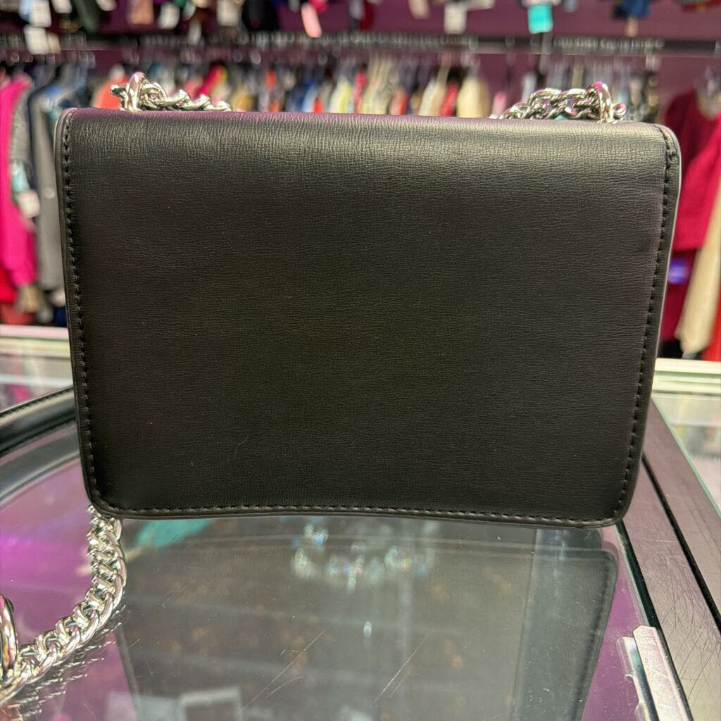 David Jones Chain Small Shoulder Bag is a lightweight, Paris-designed faux Saffiano leather purse featuring silver-toned hardware