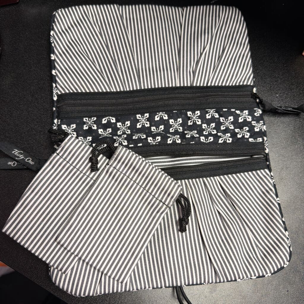 Thirty-One Patterned Quilted 3 PC Travel Case