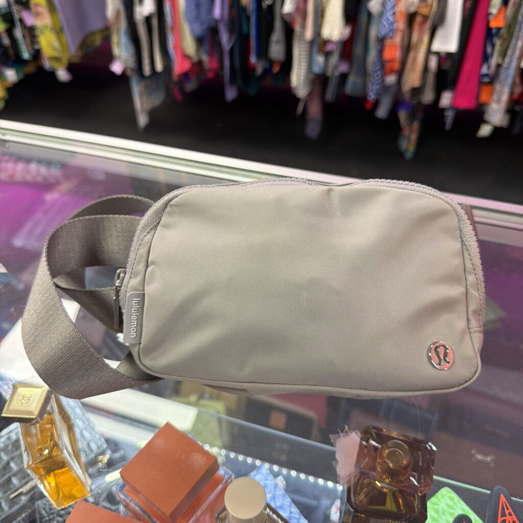 Lululemon Everywhere Belt Bag 1L