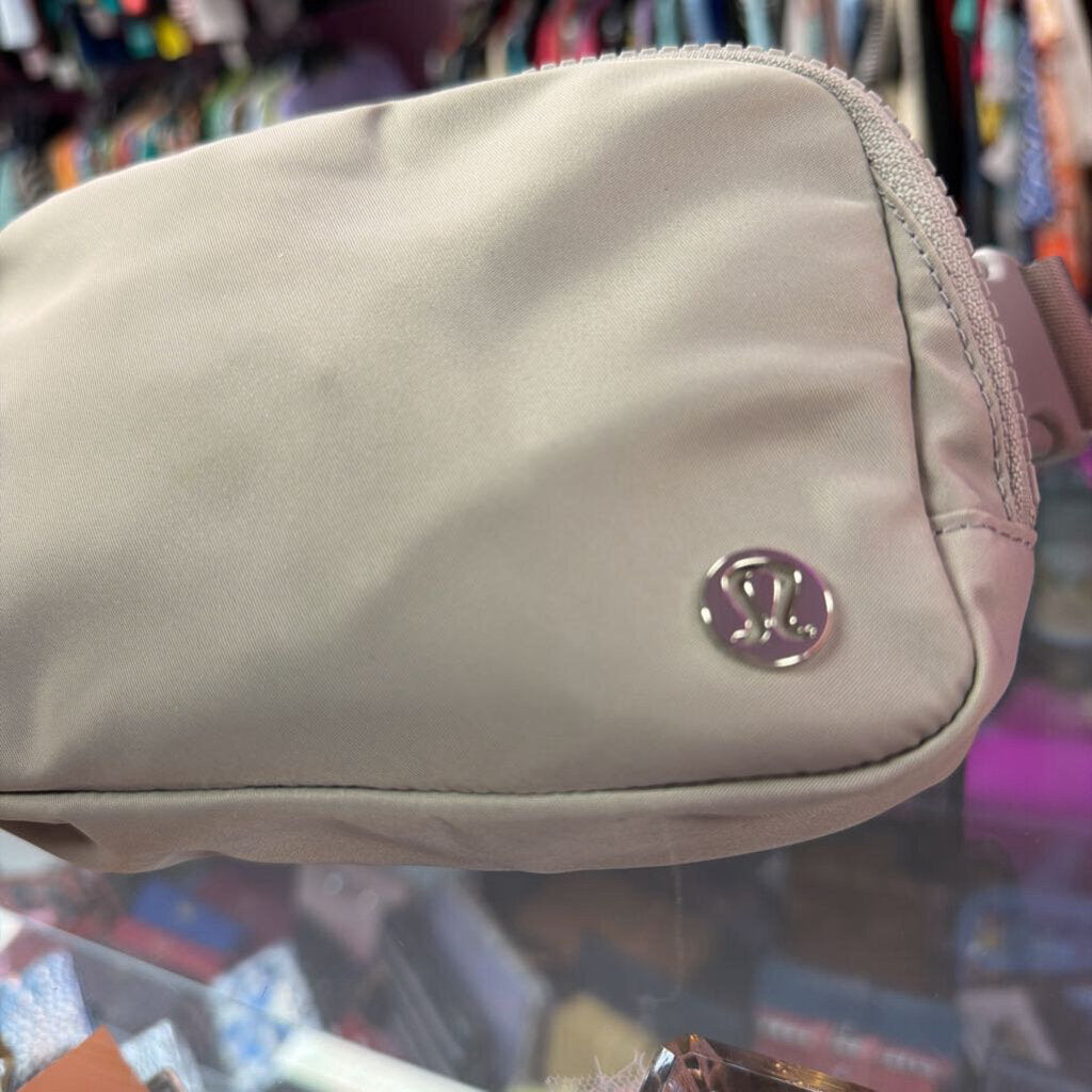 Lululemon Everywhere Belt Bag 1L