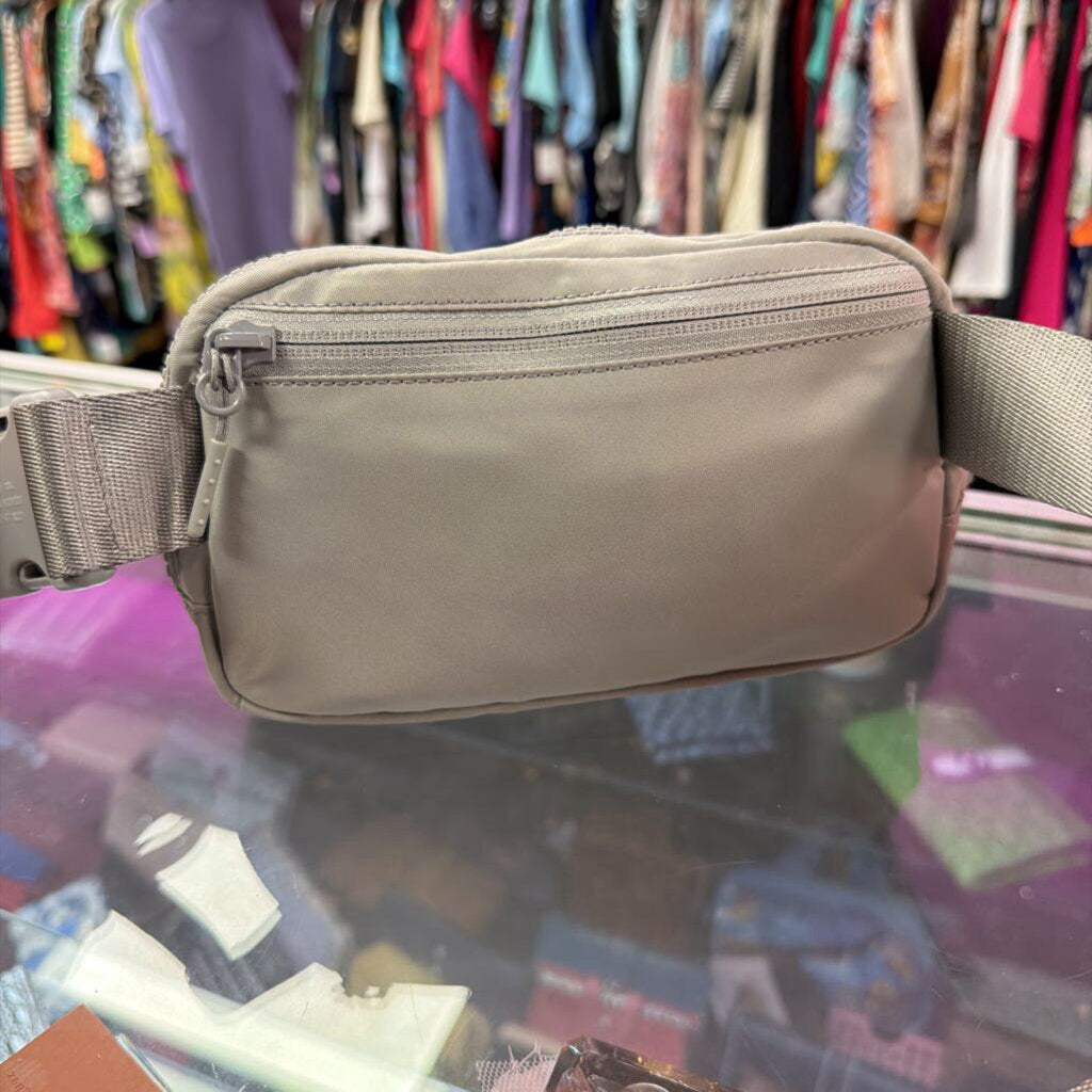 Lululemon Everywhere Belt Bag 1L