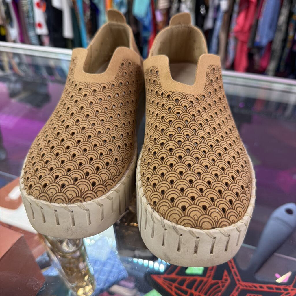 8.5 Tommy Bahama Enisa Laser-Cut Platform Slip-On Shoe