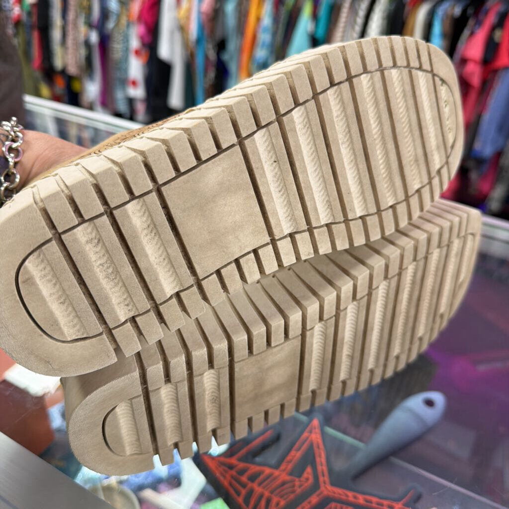 8.5 Tommy Bahama Enisa Laser-Cut Platform Slip-On Shoe