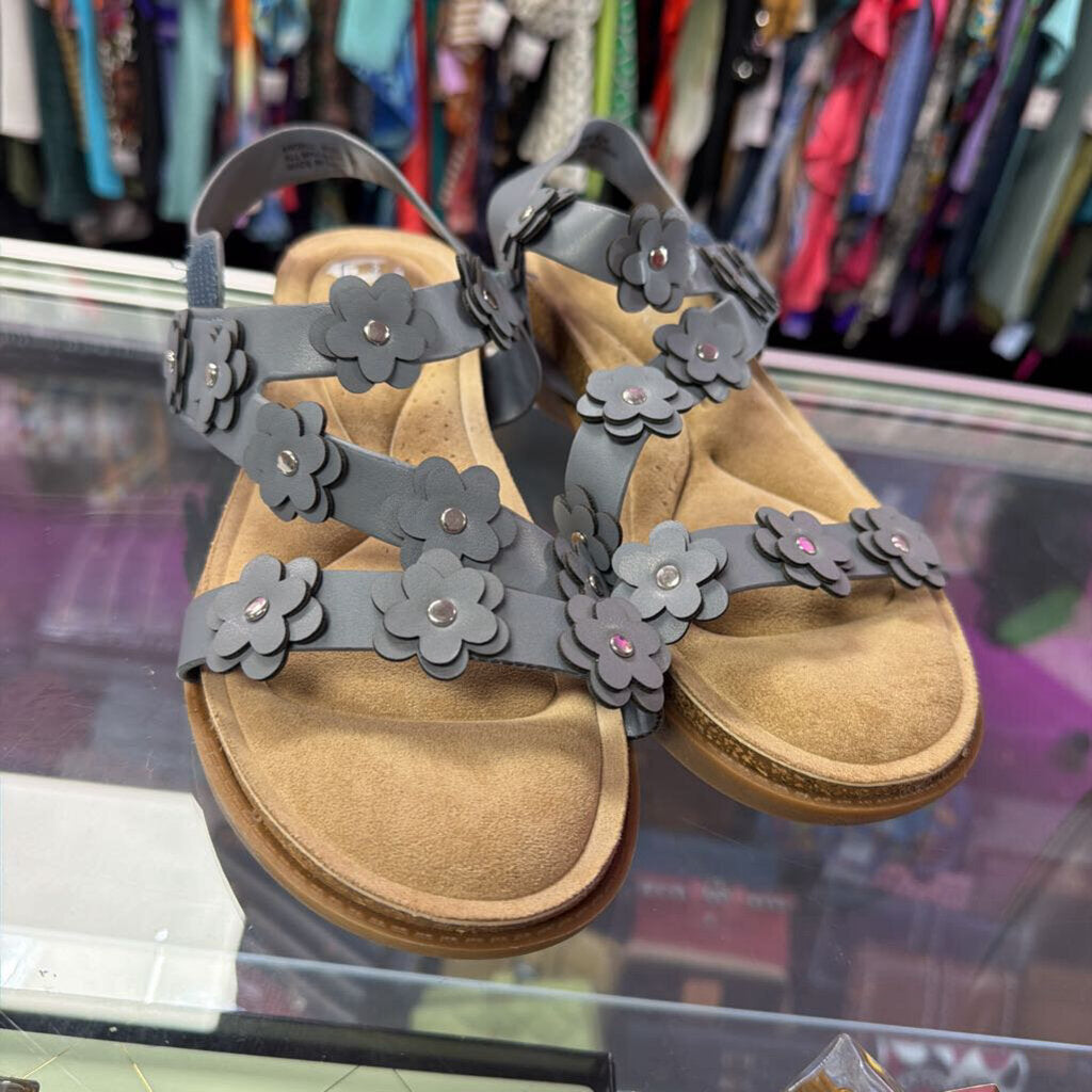 8.5 Andiamo Floral Applique Sandal