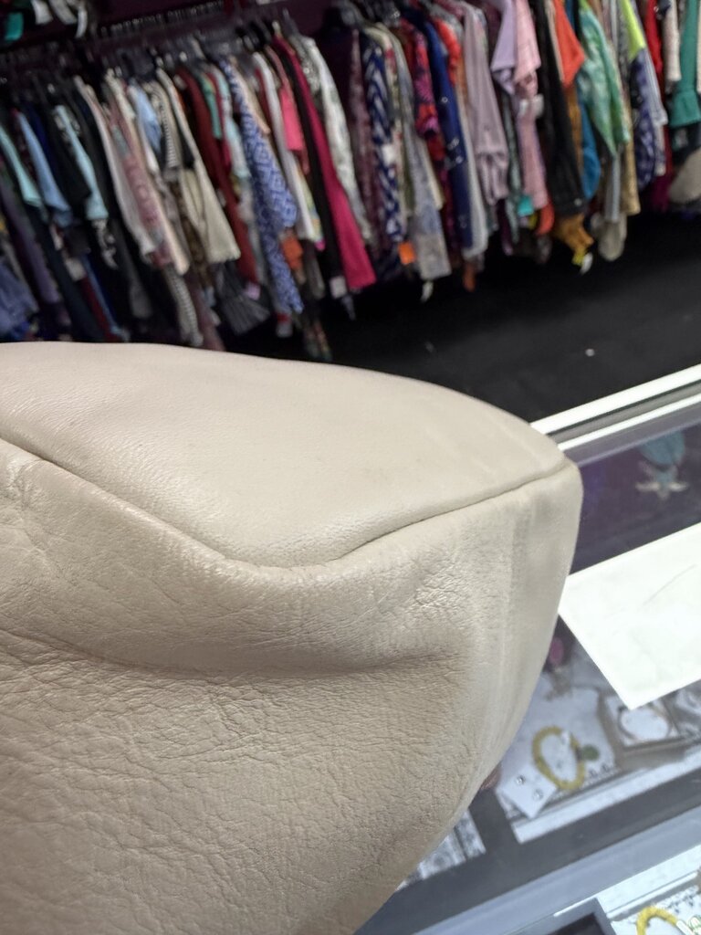 Tory Burch Ivory Leather Gold Chain Strap Shoulderbag