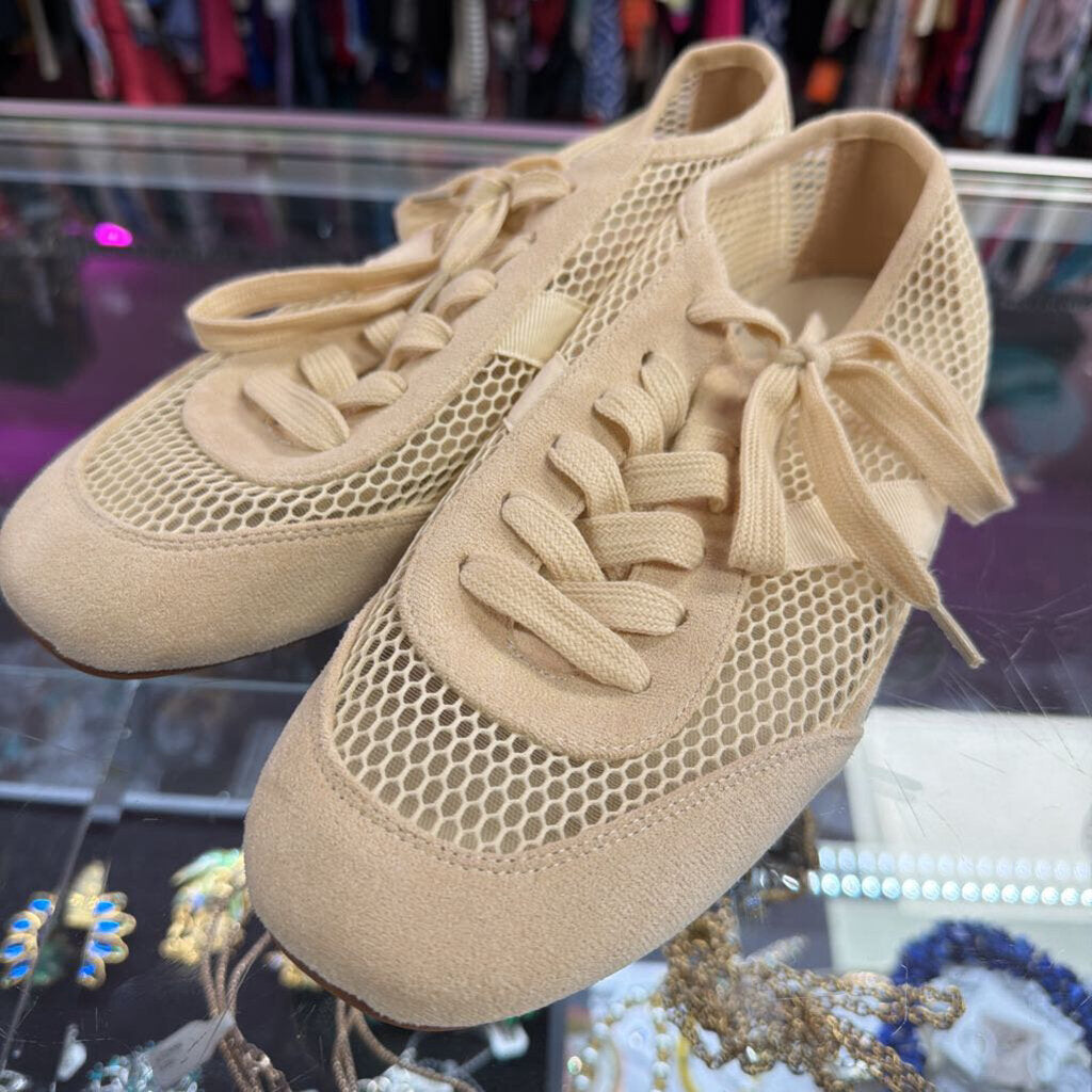 11/43 Unknown Mesh Lace Up Sneaker