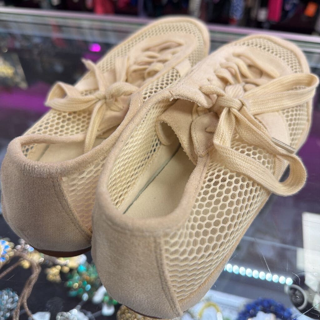 11/43 Unknown Mesh Lace Up Sneaker