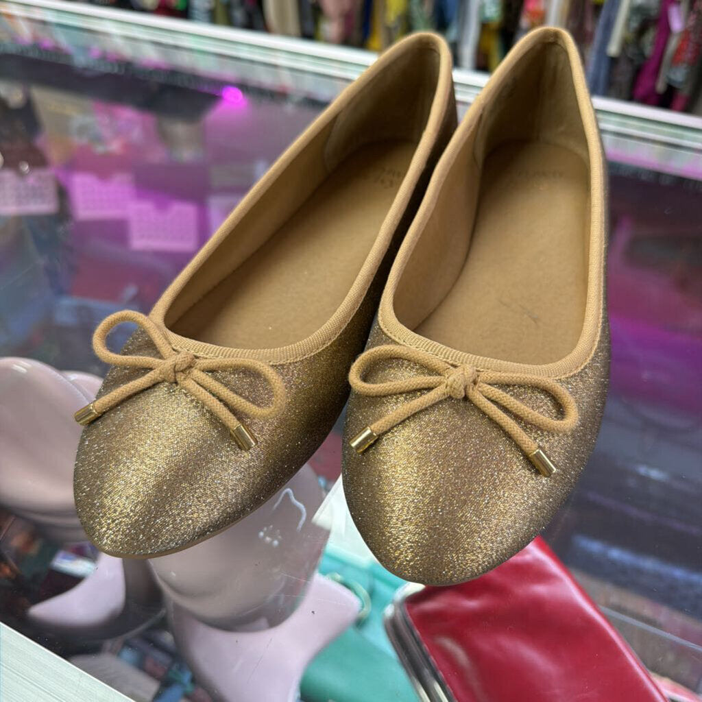 8M Crown & Ivy Carissa Glitter Rounded Ballet Flat Bow detail