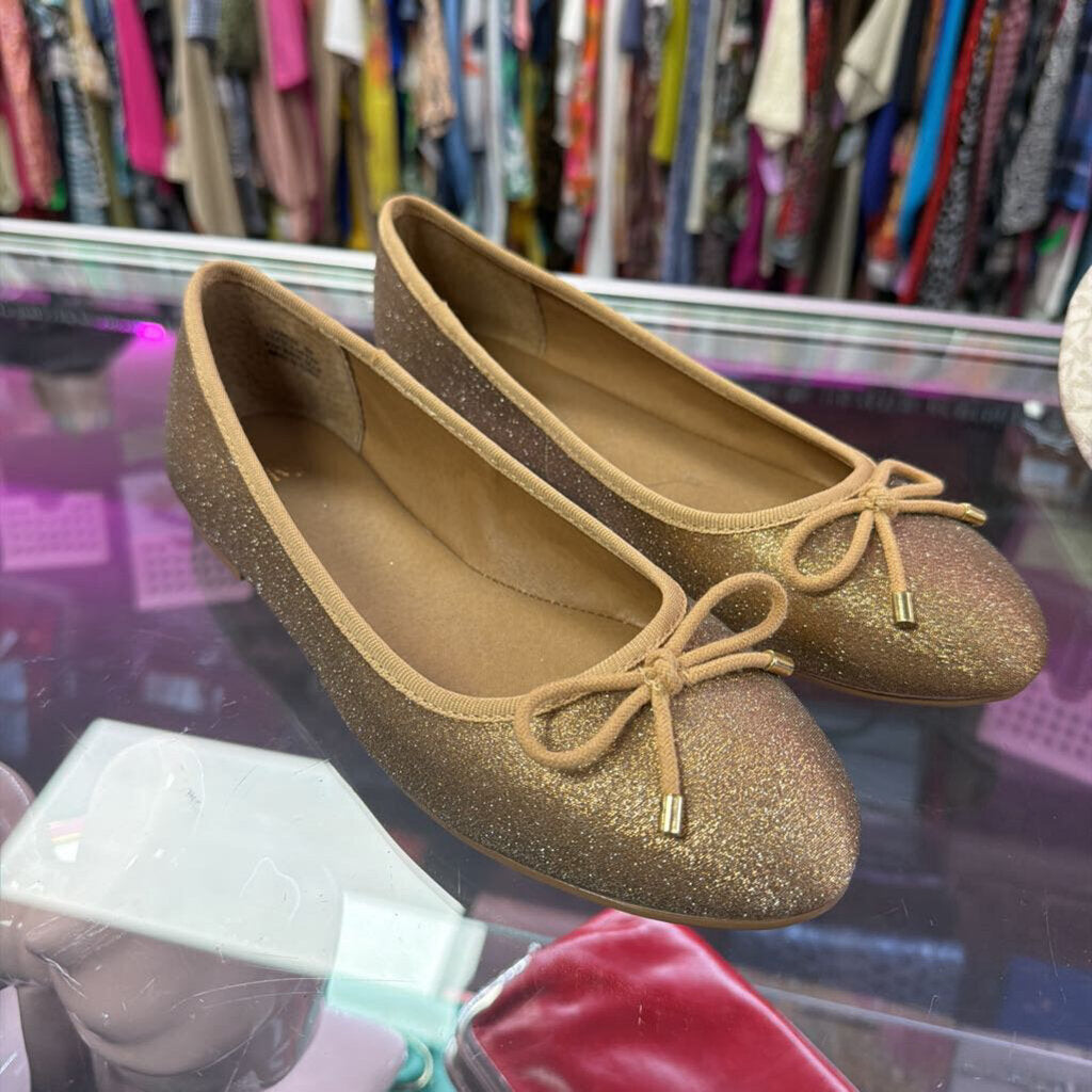 8M Crown & Ivy Carissa Glitter Rounded Ballet Flat Bow detail