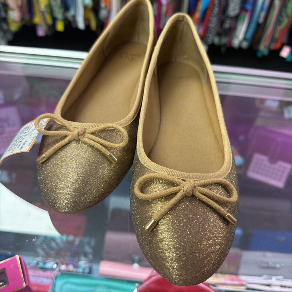 8M Crown & Ivy Carissa Glitter Rounded Ballet Flat Bow detail