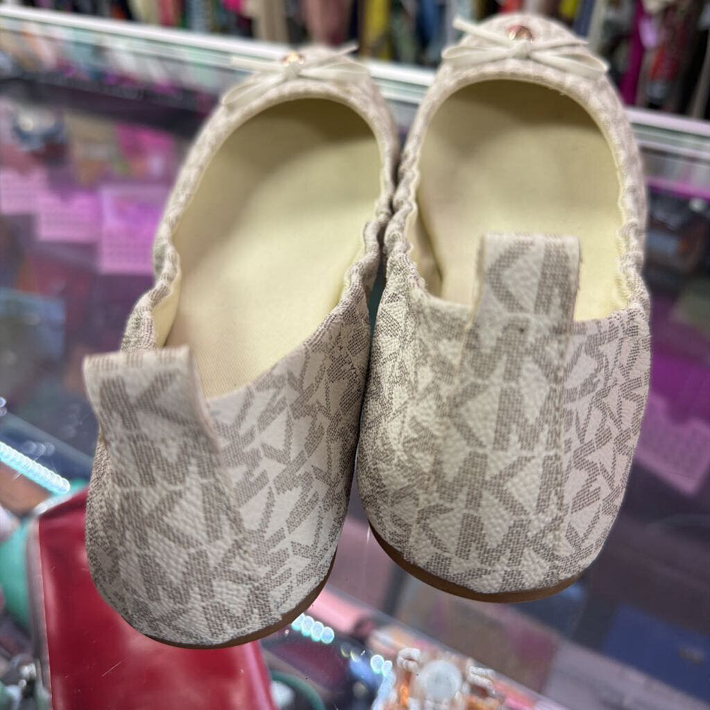 8.5M Michael Kors Juliette Mono Rounded Ballet Flat Bow detail