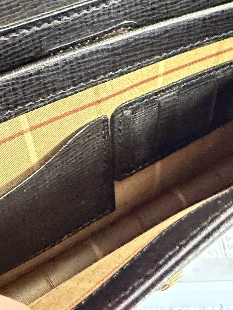 Burberry Vintage Grained Leather Locking Portfolio Clutch House Check Lining Wristlet From1980s-90s
