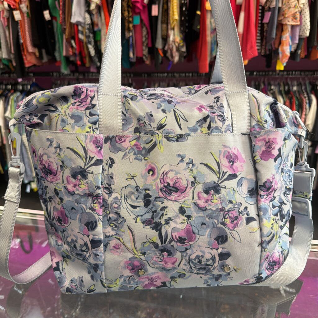 Vera Bradley Feather Weight Reactive Duffle Tote in Fresh-Cut Bouquet