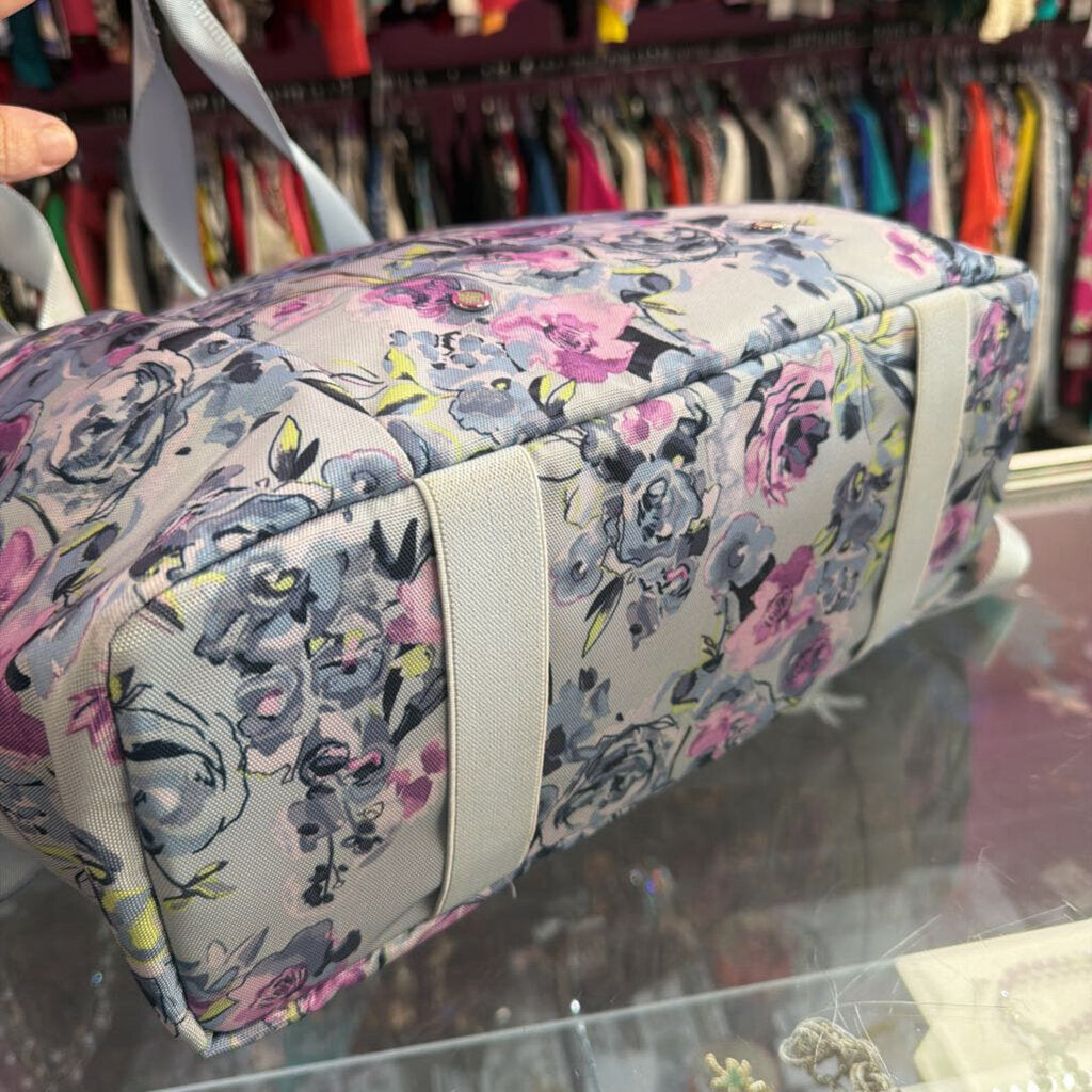 Vera Bradley Feather Weight Reactive Duffle Tote in Fresh-Cut Bouquet