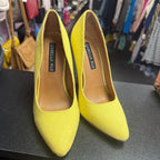 5.5 Izabella Rue Anjelah Neon Canvas Pump