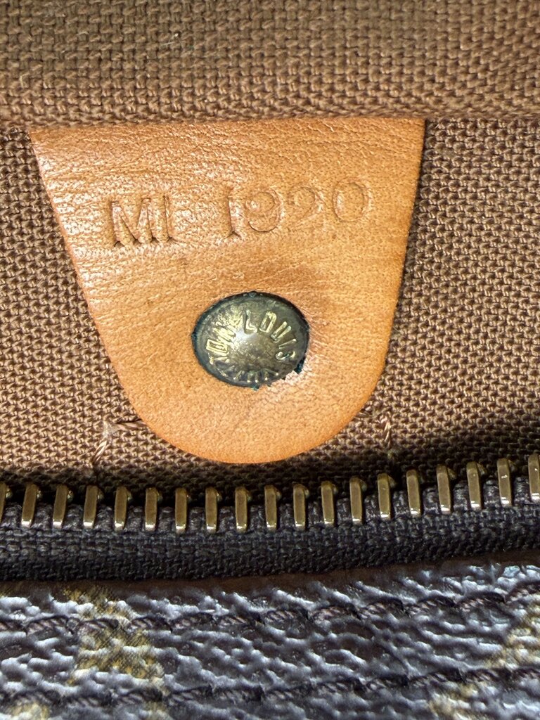 Louis Vuitton Speedy 25 France during October 1990.Pull Tag Inside