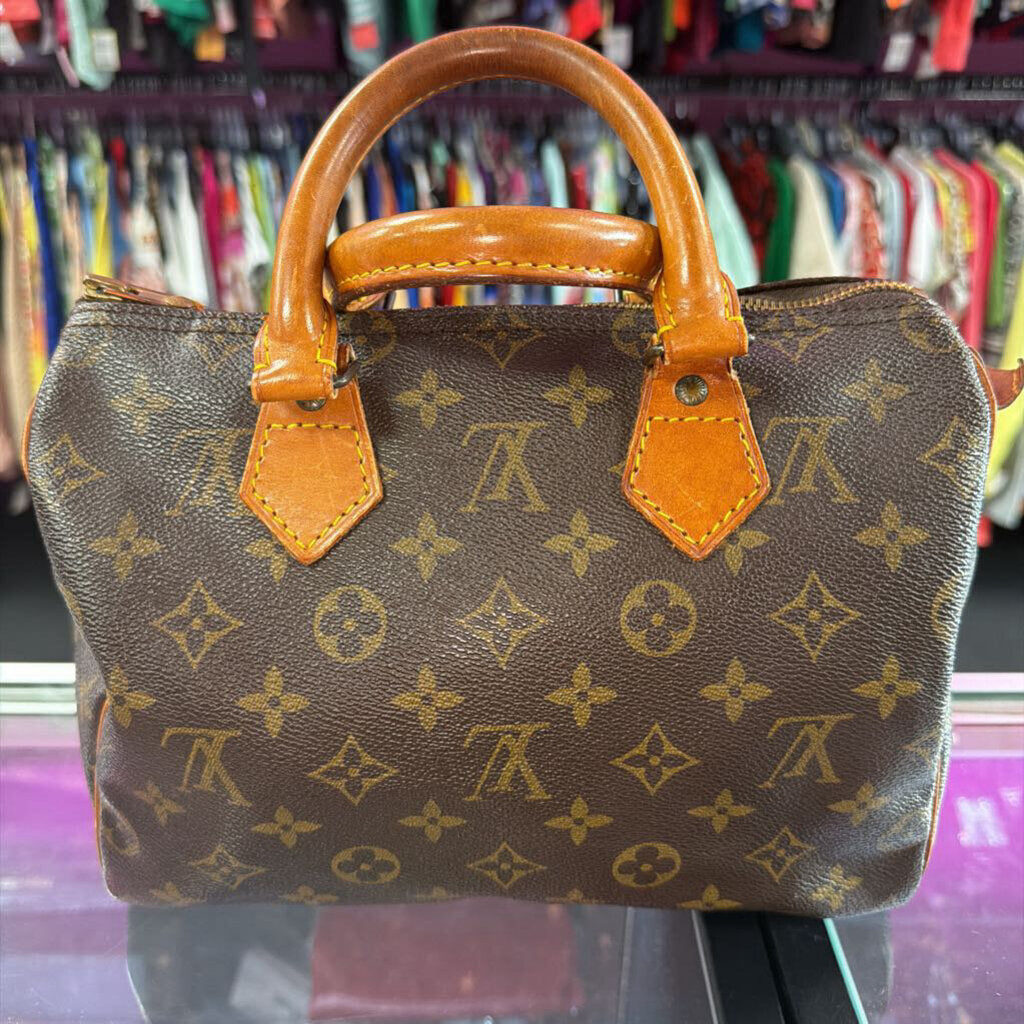 Louis Vuitton Speedy 25 France during October 1990.Pull Tag Inside