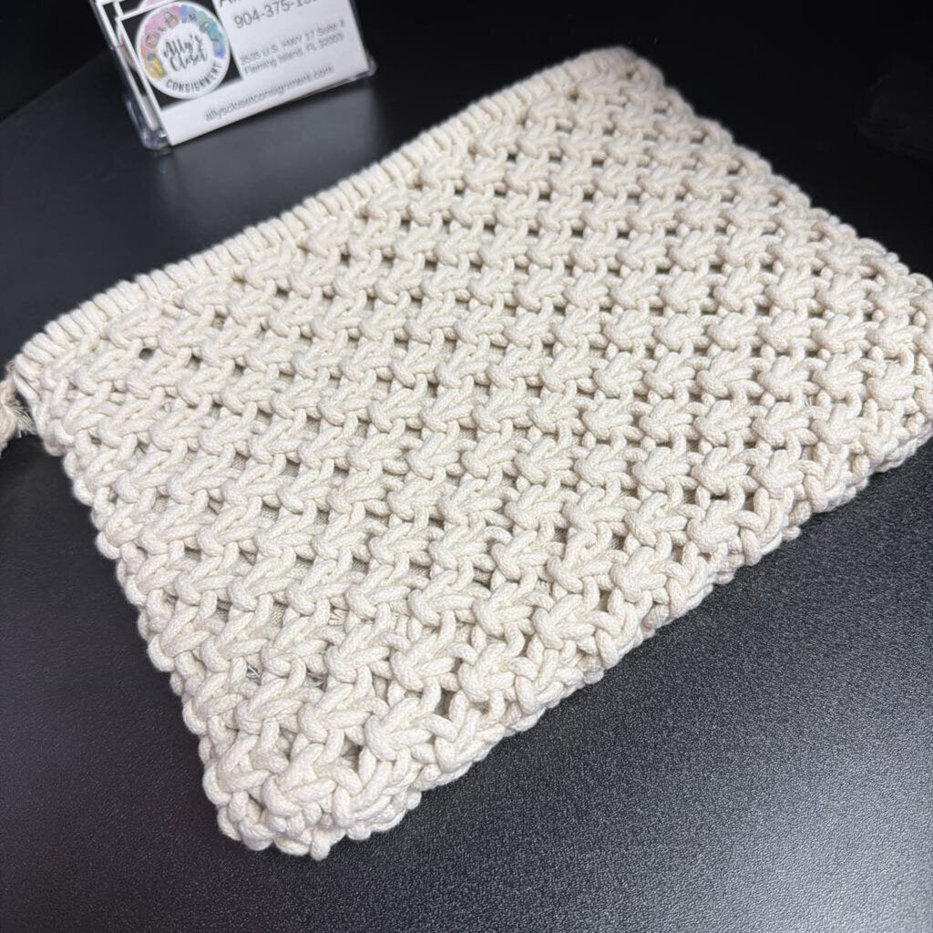 Unknown Crochet Zip Top Tassel Clutch