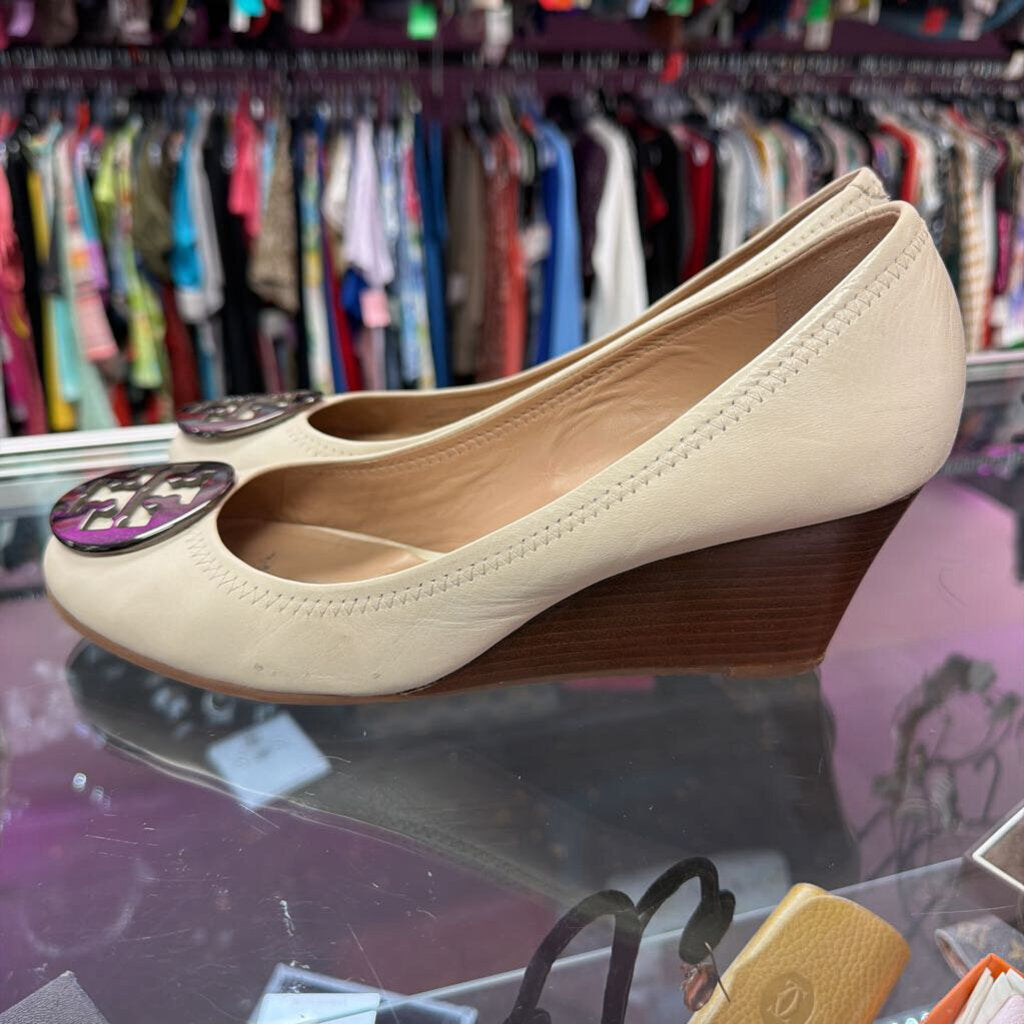 9 Tory Burch Smooth Leather Wedge Pump