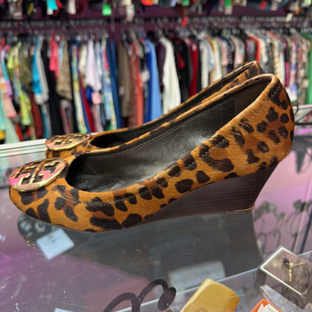 9 Tory Burch Pebbled Leather Wedge Pump