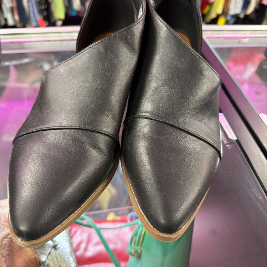 9 Faux Leather Pointed CutOut Shoe