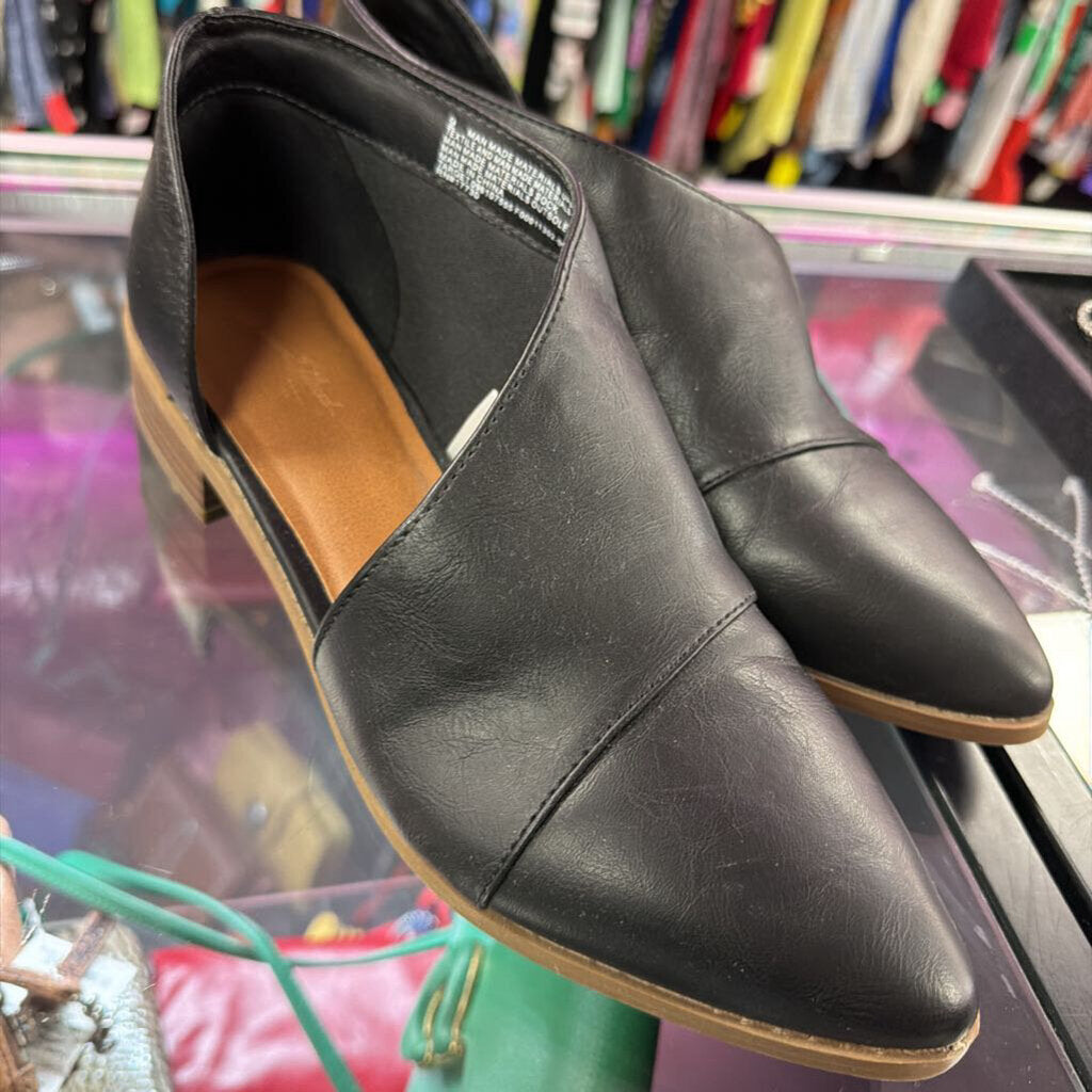 9 Faux Leather Pointed CutOut Shoe