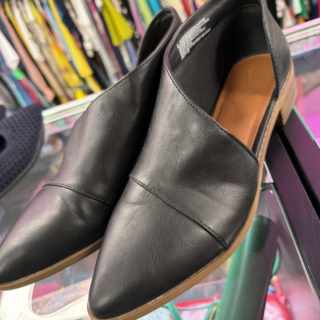 9 Faux Leather Pointed CutOut Shoe